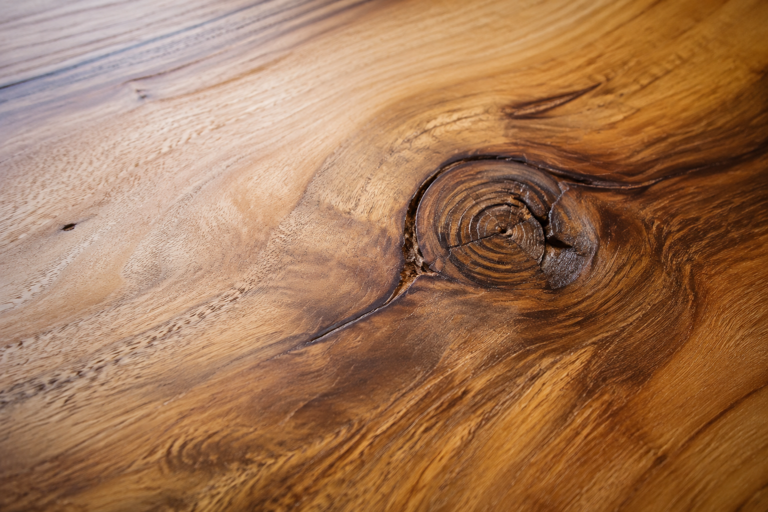 Texture de bois massif, fil du grain naturel, sélection artisanale